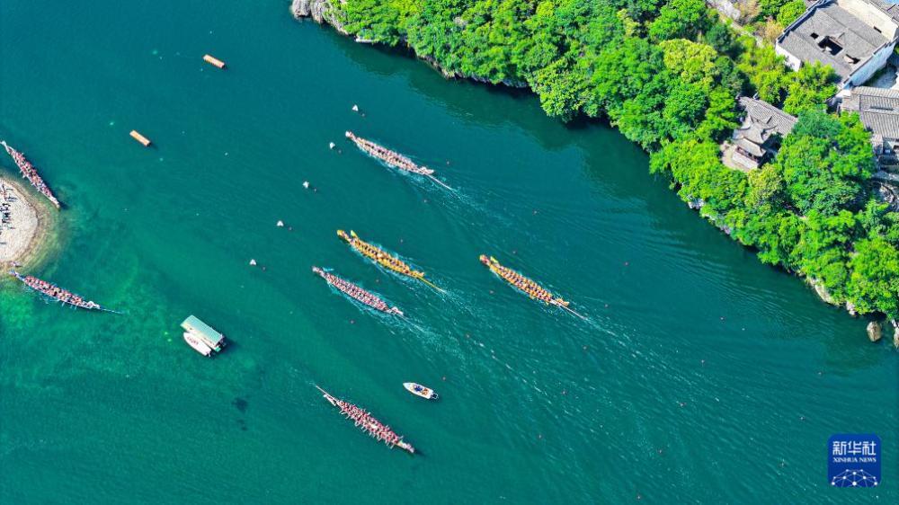 桃花潭水千年韵 龙舟竞渡寄乡情 桃花潭水千年韵 龙舟竞渡寄乡情