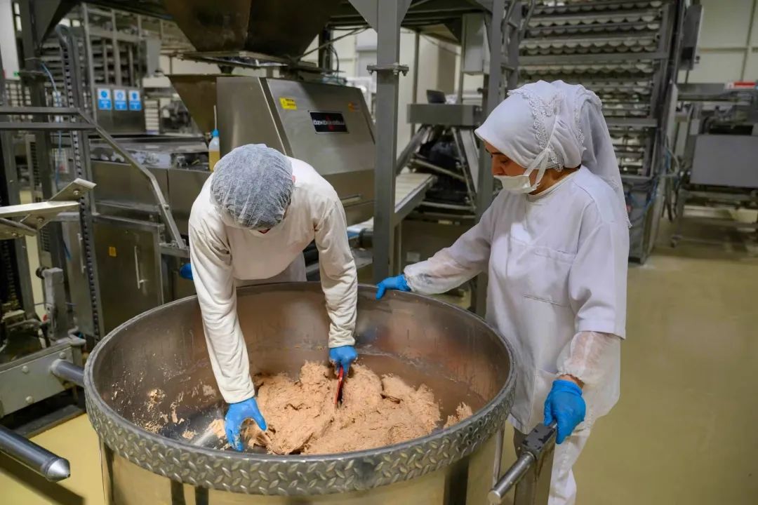 土耳其出土5000年前碳化面包,面包店复刻史前面包引发抢购,售价10元 土耳其出土5000年前碳化面包,面包店复刻史前面包引发抢购,售价10元