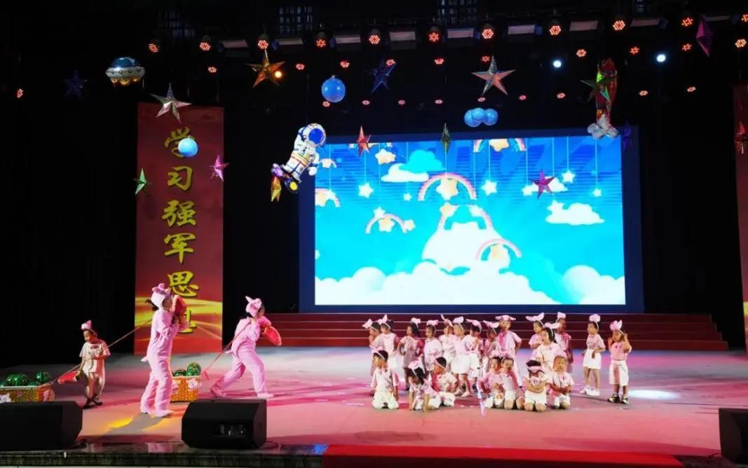 兵哥哥外出执行任务，还担心军嫂孤单，结果军嫂这么会整活！