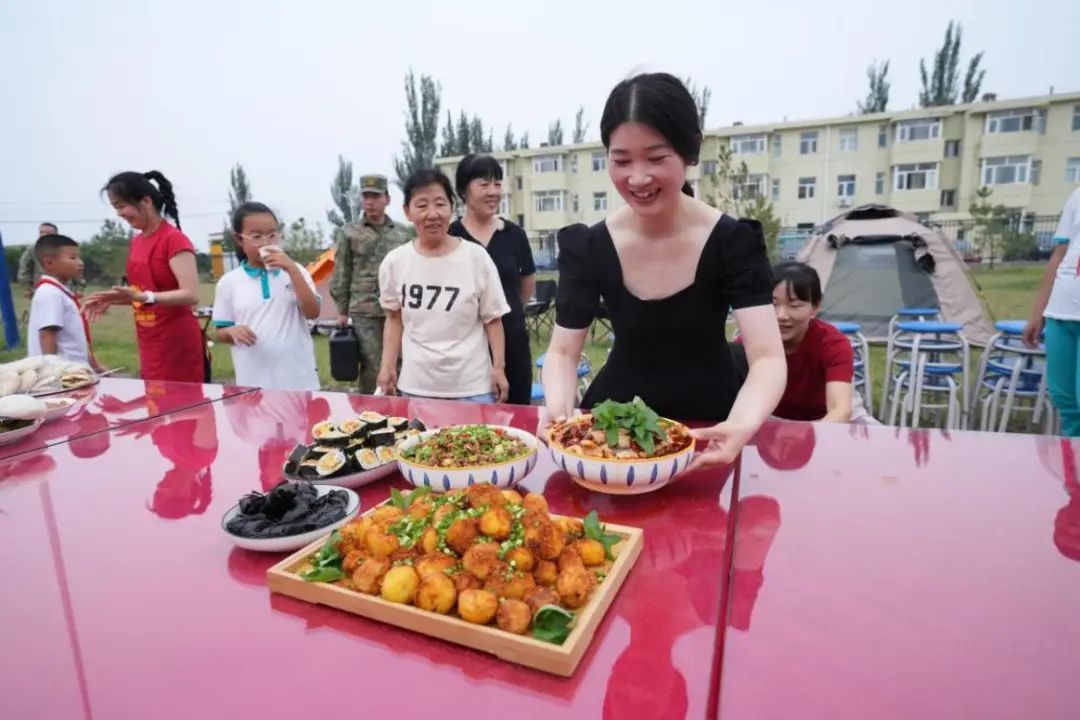 兵哥哥外出执行任务，还担心军嫂孤单，结果军嫂这么会整活！