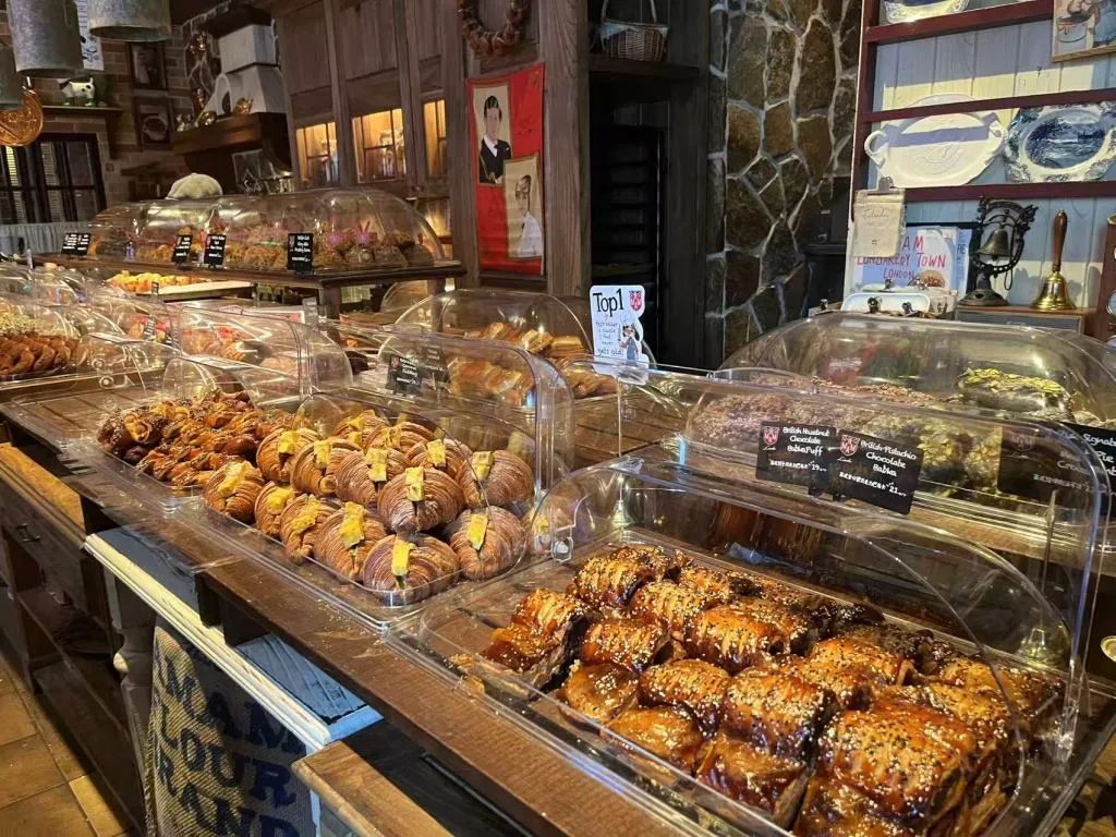 食物直接裸露在外，上海一网红面包店被要求整改