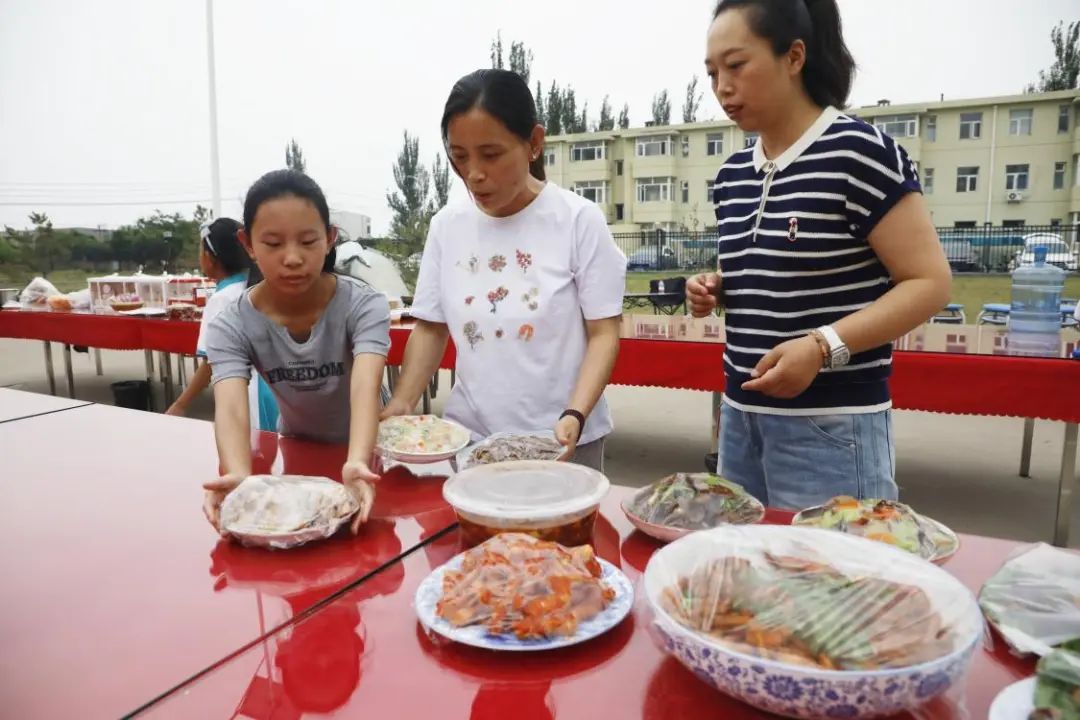 兵哥哥外出执行任务，还担心军嫂孤单，结果军嫂这么会整活！