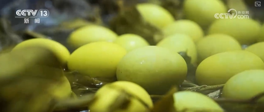 挂香囊、系彩绳、沐兰汤 粽香串起南北风味 尽显端午文化魅力 挂香囊、系彩绳、沐兰汤 粽香串起南北风味 尽显端午文化魅力