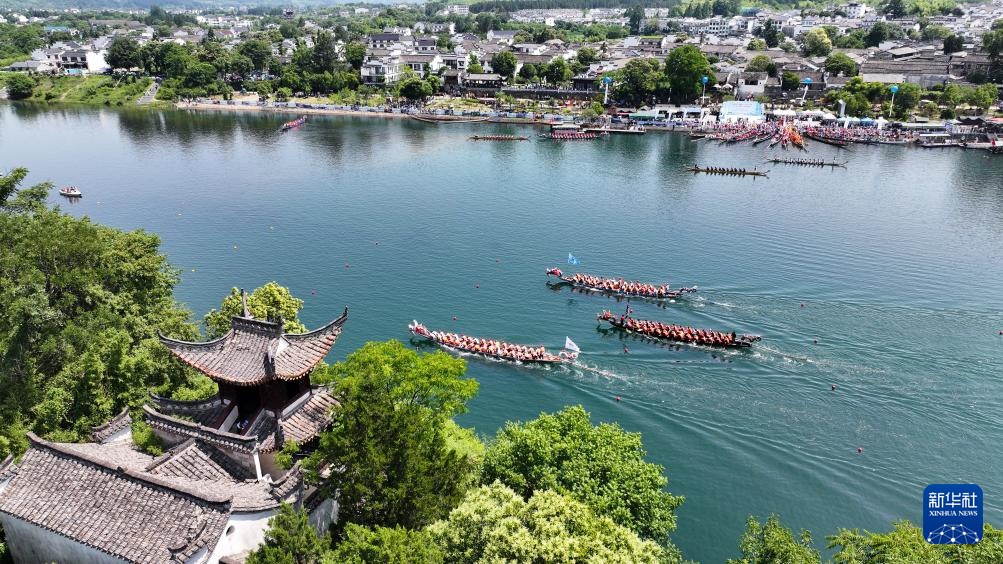 桃花潭水千年韵 龙舟竞渡寄乡情 桃花潭水千年韵 龙舟竞渡寄乡情