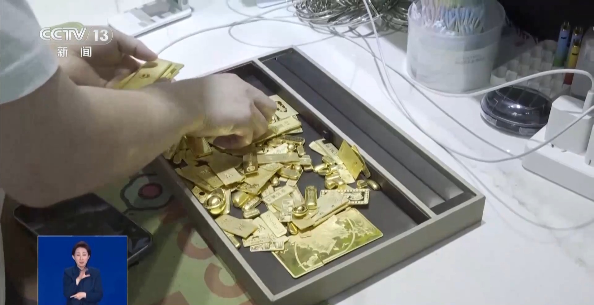 金价波动之下 小克重金饰受欢迎 专家提醒警惕“信用卡购金” 金价波动之下 小克重金饰受欢迎 专家提醒警惕“信用卡购金”