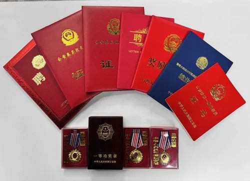 一等功民警万松，战绩永远停更