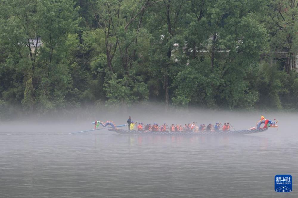 桃花潭水千年韵 龙舟竞渡寄乡情 桃花潭水千年韵 龙舟竞渡寄乡情