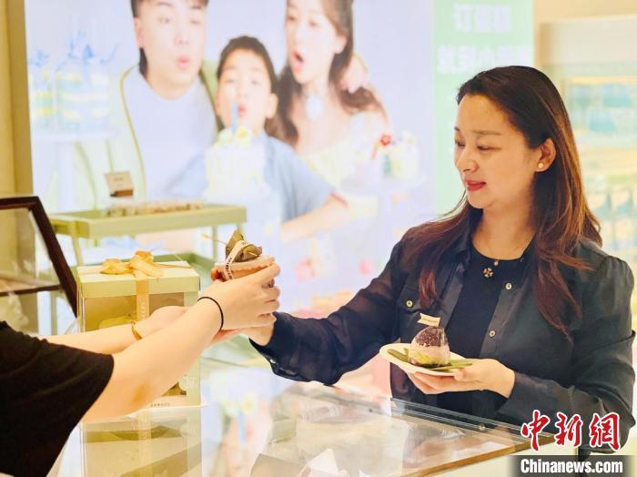 创意粽子缤纷上新 端午粽生活添彩时尚感 创意粽子缤纷上新 端午粽生活添彩时尚感