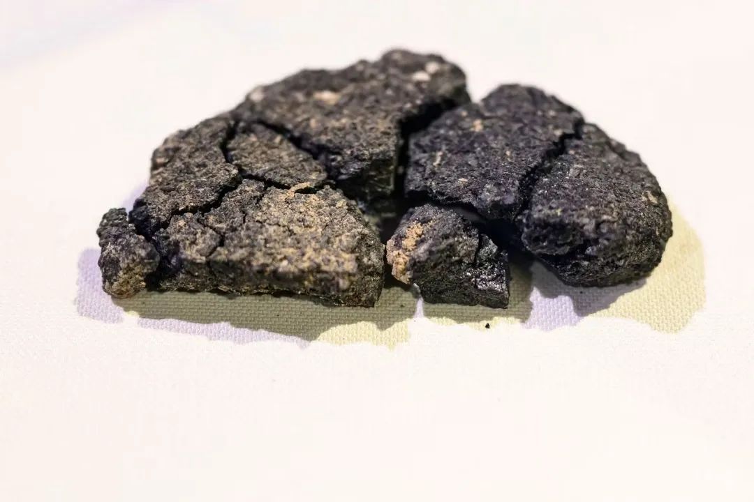 土耳其出土5000年前碳化面包,面包店复刻史前面包引发抢购,售价10元 土耳其出土5000年前碳化面包,面包店复刻史前面包引发抢购,售价10元