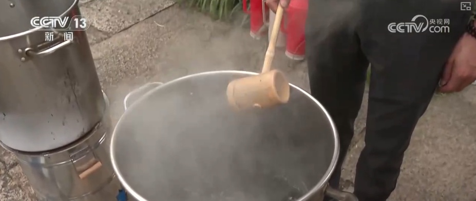 挂香囊、系彩绳、沐兰汤 粽香串起南北风味 尽显端午文化魅力 挂香囊、系彩绳、沐兰汤 粽香串起南北风味 尽显端午文化魅力