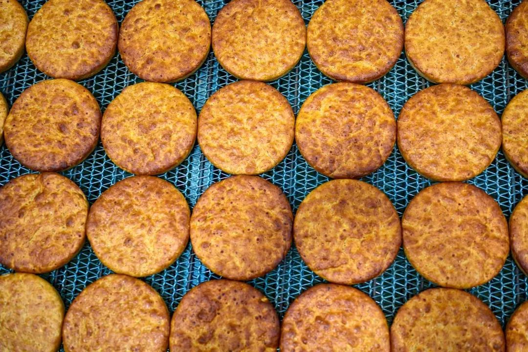 土耳其出土5000年前碳化面包,面包店复刻史前面包引发抢购,售价10元 土耳其出土5000年前碳化面包,面包店复刻史前面包引发抢购,售价10元