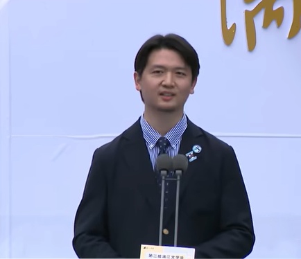 获奖感言感动无数人,90后作家刘楚昕发致谢信 获奖感言感动无数人,90后作家刘楚昕发致谢信