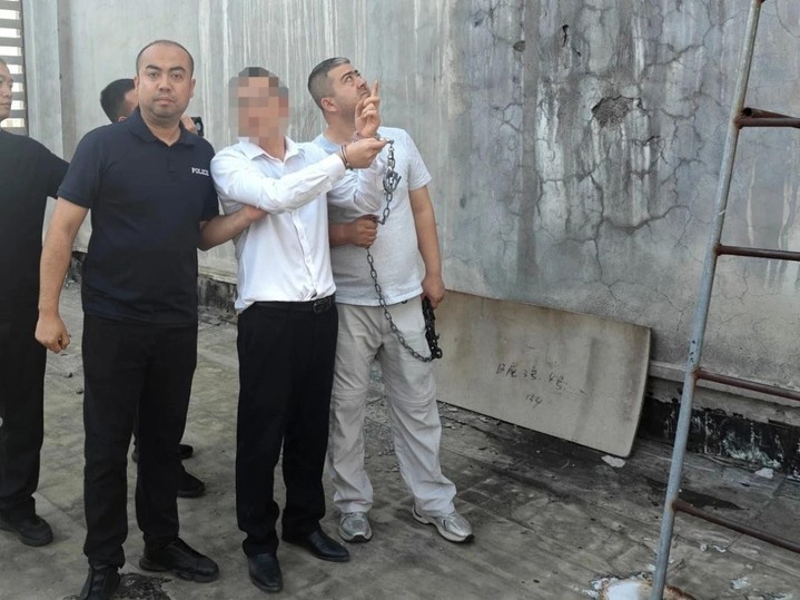 “蜘蛛人”空降盗走亿元玉石 上演现实版《疯狂的石头》 “蜘蛛人”空降盗走亿元玉石 上演现实版《疯狂的石头》