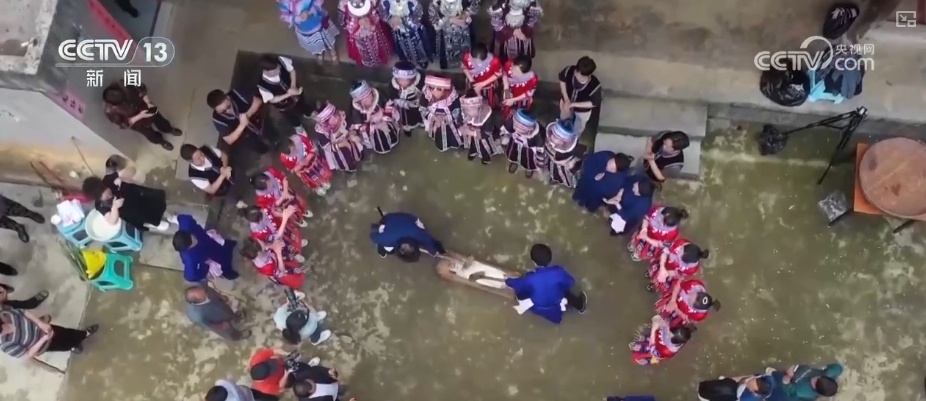 挂香囊、系彩绳、沐兰汤 粽香串起南北风味 尽显端午文化魅力 挂香囊、系彩绳、沐兰汤 粽香串起南北风味 尽显端午文化魅力