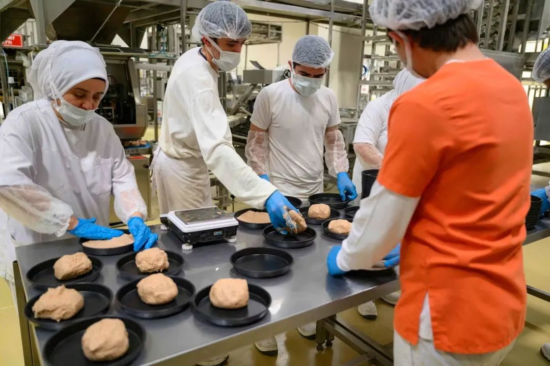 土耳其出土5000年前碳化面包,面包店复刻史前面包引发抢购,售价10元 土耳其出土5000年前碳化面包,面包店复刻史前面包引发抢购,售价10元