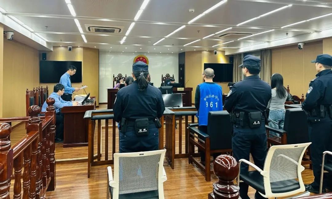 为赚差价，她把闺蜜拉下水