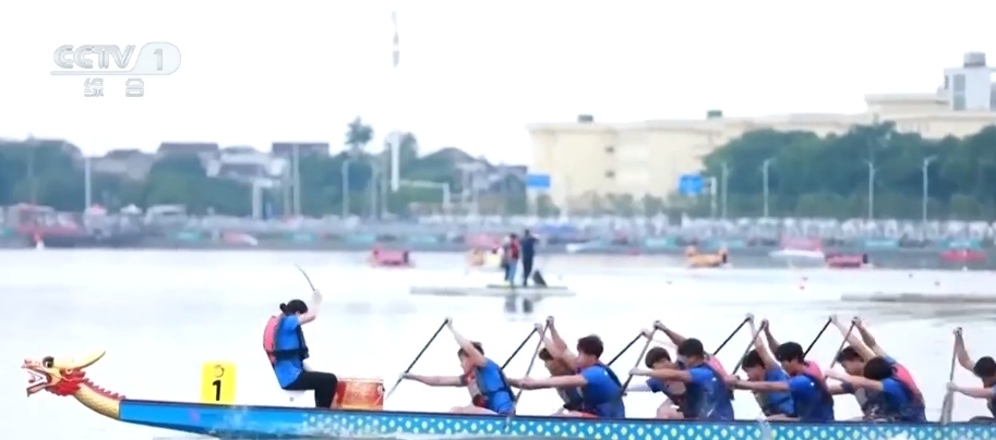 快得千篇一律、玩法五花八门，地道“中国范儿”！盘点特色龙舟赛“名场面”