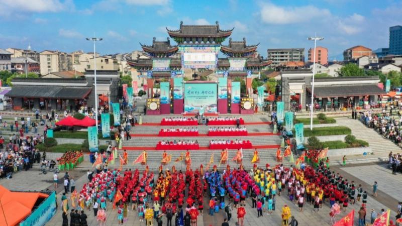 江西抚州:端午龙舟赛嗨翻全城 促文体旅融合加速发展 江西抚州:端午龙舟赛嗨翻全城 促文体旅融合加速发展