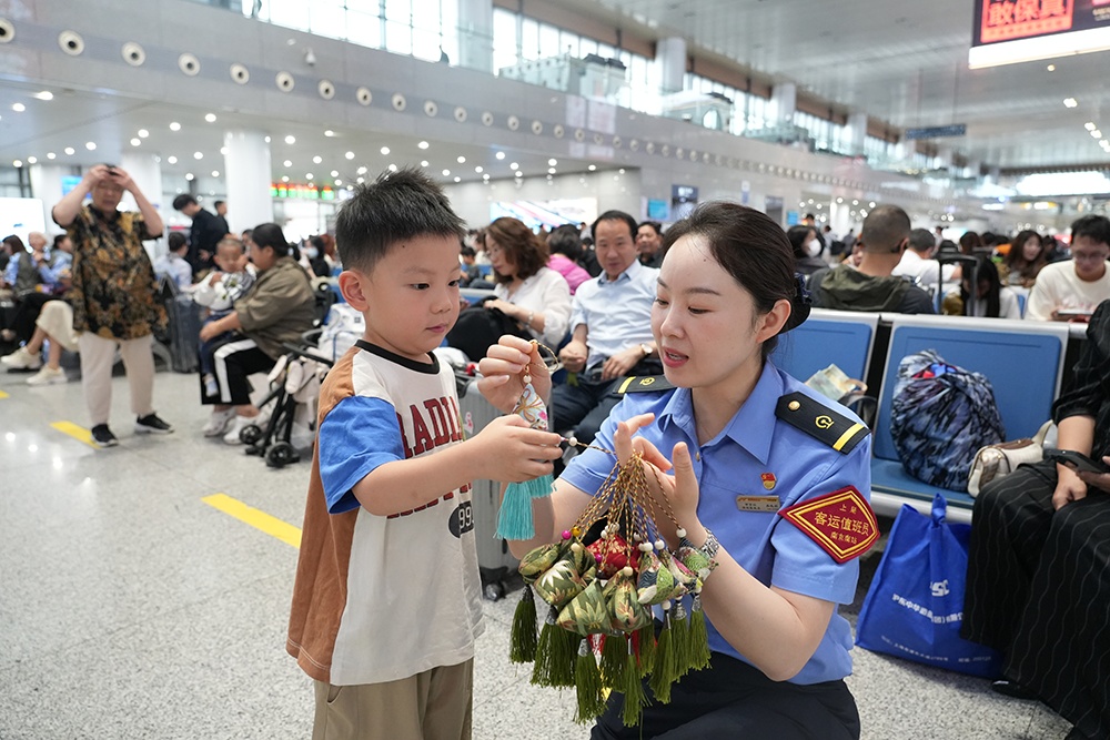 长三角铁路今日预计发送260万人次,区域内主要城市方向车票充足 长三角铁路今日预计发送260万人次,区域内主要城市方向车票充足