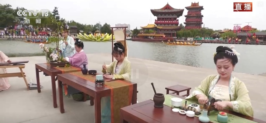 AI再现金明池上赛龙舟 现代游客呐喊与千年前欢呼声隔空和鸣共振 AI再现金明池上赛龙舟 现代游客呐喊与千年前欢呼声隔空和鸣共振