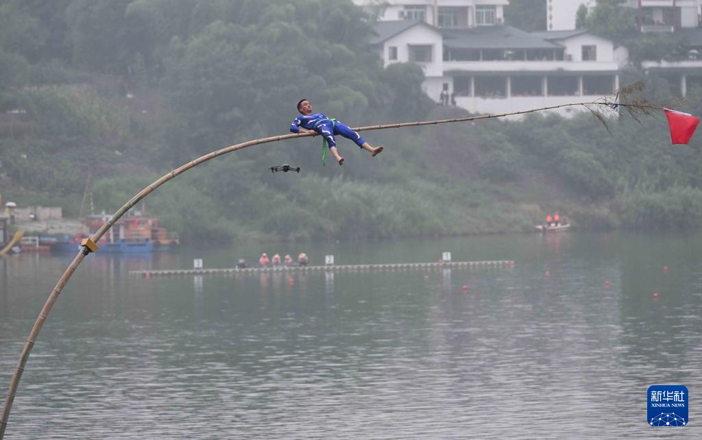 重庆安居古城举办非遗龙舟会 重庆安居古城举办非遗龙舟会