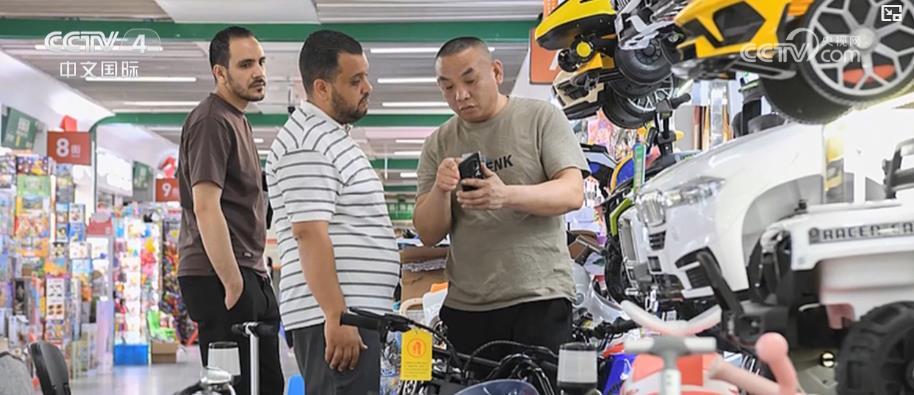 “一定要带空箱子去中国”!“中国购”成为新名片 入境消费活力蓬勃 “一定要带空箱子去中国”!“中国购”成为新名片 入境消费活力蓬勃