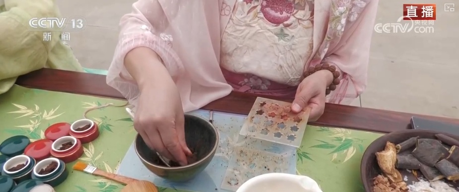 AI再现金明池上赛龙舟 现代游客呐喊与千年前欢呼声隔空和鸣共振 AI再现金明池上赛龙舟 现代游客呐喊与千年前欢呼声隔空和鸣共振