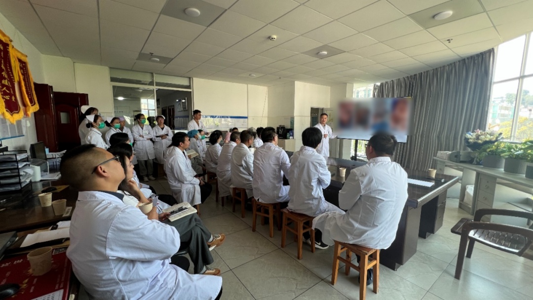 男子癌症晚期、全身恶臭……上海专家拒绝手术，但最后被他说动了