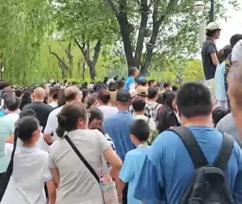 “北方人不擅水战”,再一次具象化了,“划得最快”还数救援队! “北方人不擅水战”,再一次具象化了,“划得最快”还数救援队!