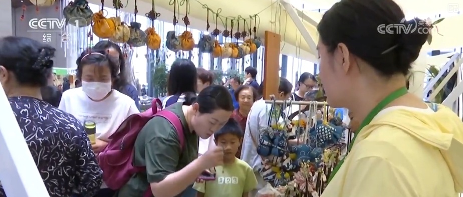 家国端午文脉流长!非遗以多元姿态融入大众生活 端午节文化味儿满满 家国端午文脉流长!非遗以多元姿态融入大众生活 端午节文化味儿满满