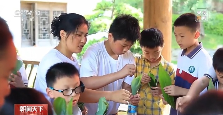 假期亲子出行热 “新中式”民俗受追捧 假期亲子出行热 “新中式”民俗受追捧