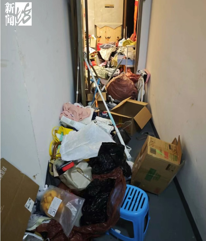 3600万豪宅变垃圾场！上海独居阿姨疯狂囤垃圾，恶臭难忍，邻居被迫卖房……