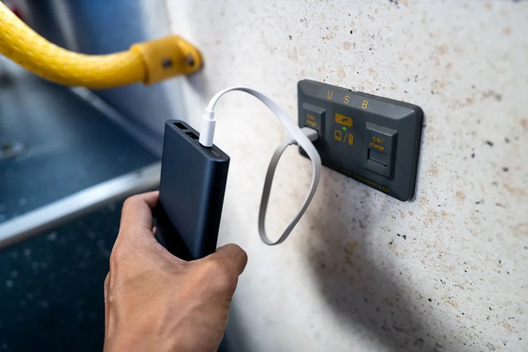 充电宝冒烟致航班返航!这些安全要点务必注意 充电宝冒烟致航班返航!这些安全要点务必注意