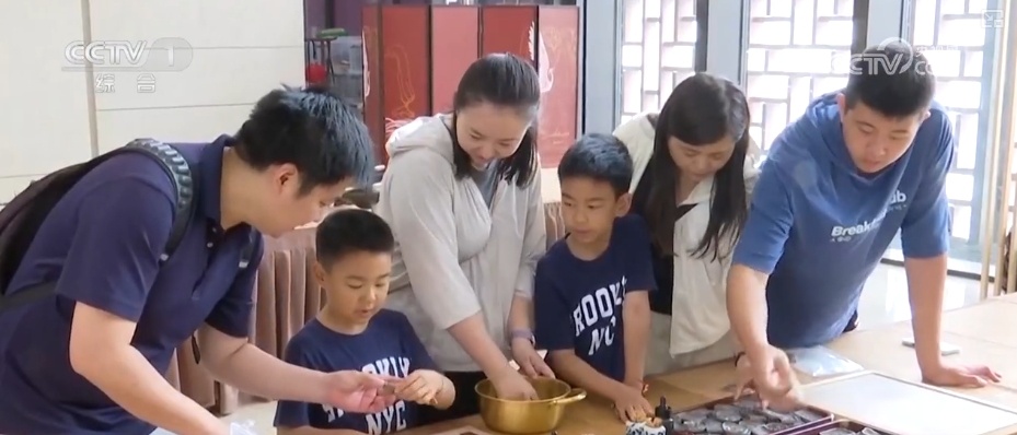 家国端午文脉流长!非遗以多元姿态融入大众生活 端午节文化味儿满满 家国端午文脉流长!非遗以多元姿态融入大众生活 端午节文化味儿满满