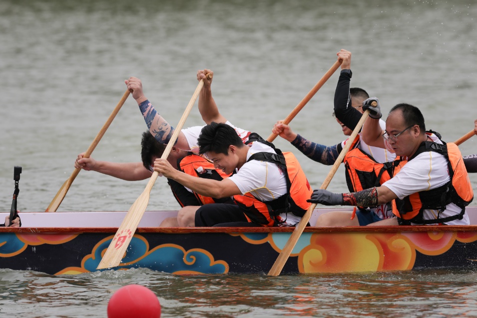 苏炳添跨界挑战龙舟赛:龙舟就像另一个赛场上的田径 苏炳添跨界挑战龙舟赛:龙舟就像另一个赛场上的田径
