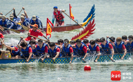 直击海口龙舟赛火热竞逐瞬间 直击海口龙舟赛火热竞逐瞬间