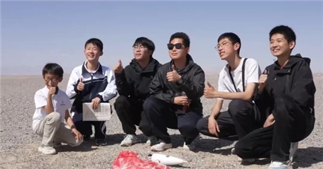 火遍全网!广东高二学生成“火箭总师” 火遍全网!广东高二学生成“火箭总师”