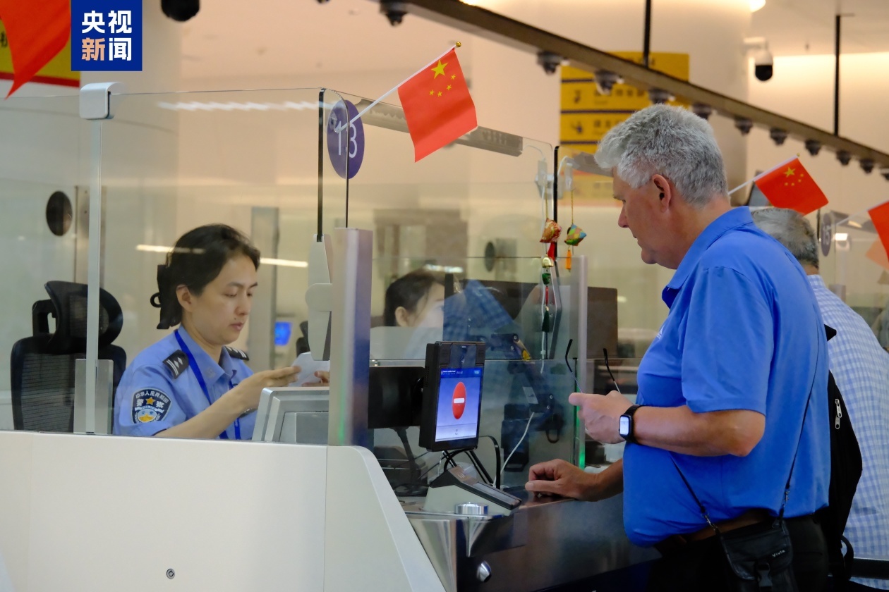 新增5国免签今日生效 端午假期外籍客流量持续攀升