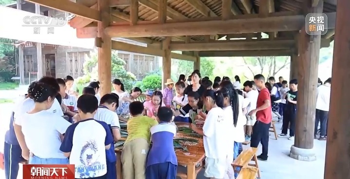 假期亲子出行热 “新中式”民俗受追捧 假期亲子出行热 “新中式”民俗受追捧