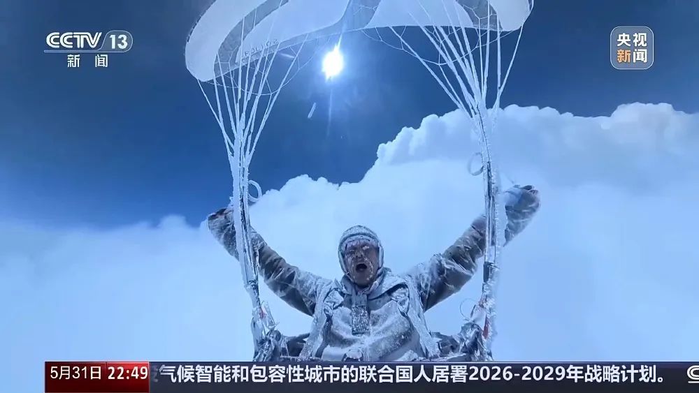 玩滑翔伞被“吸”至8000米高空 当事人亲述逃生细节
