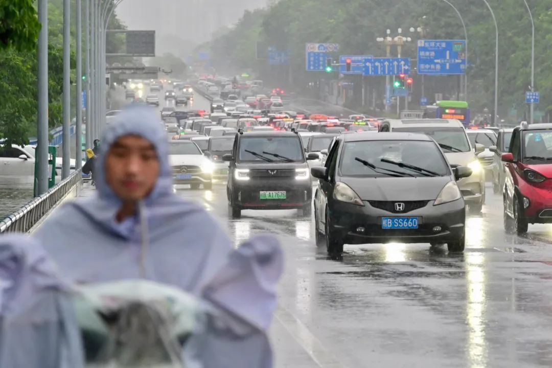 在外游玩的注意了!柳州发布预警!雷暴大风+大暴雨马上到 在外游玩的注意了!柳州发布预警!雷暴大风+大暴雨马上到