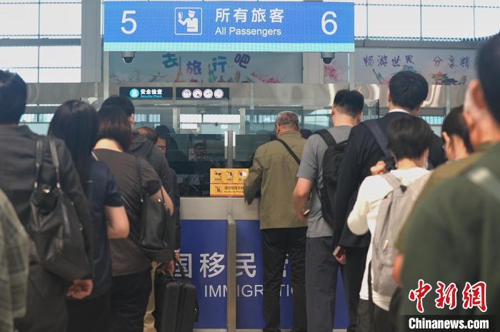 大连机场口岸日韩籍旅客出入境同比增长65.8%