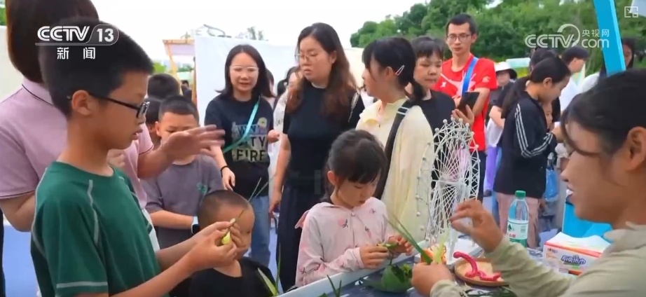 端午邂逅新玩法 “粽情喜乐”“一夹即粽”欢乐多指尖传承端午情 端午邂逅新玩法 “粽情喜乐”“一夹即粽”欢乐多指尖传承端午情