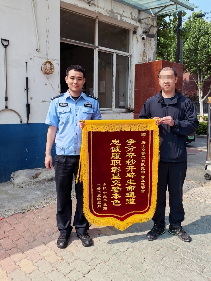 事发河北！他接过孩子奔向急诊室……