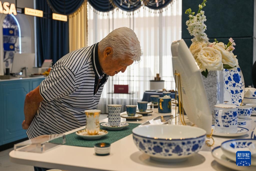 景德镇陶瓷官方旗舰店落地伊斯坦布尔 景德镇陶瓷官方旗舰店落地伊斯坦布尔