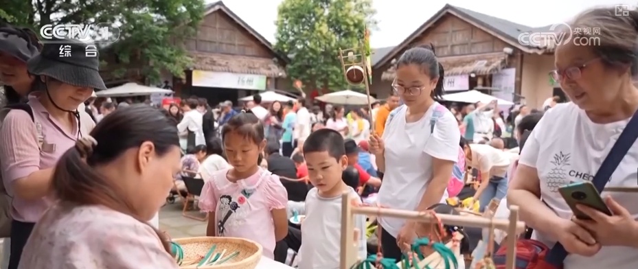 家国端午文脉流长!非遗以多元姿态融入大众生活 端午节文化味儿满满 家国端午文脉流长!非遗以多元姿态融入大众生活 端午节文化味儿满满