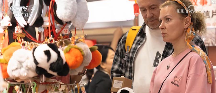 “一定要带空箱子去中国”!“中国购”成为新名片 入境消费活力蓬勃 “一定要带空箱子去中国”!“中国购”成为新名片 入境消费活力蓬勃