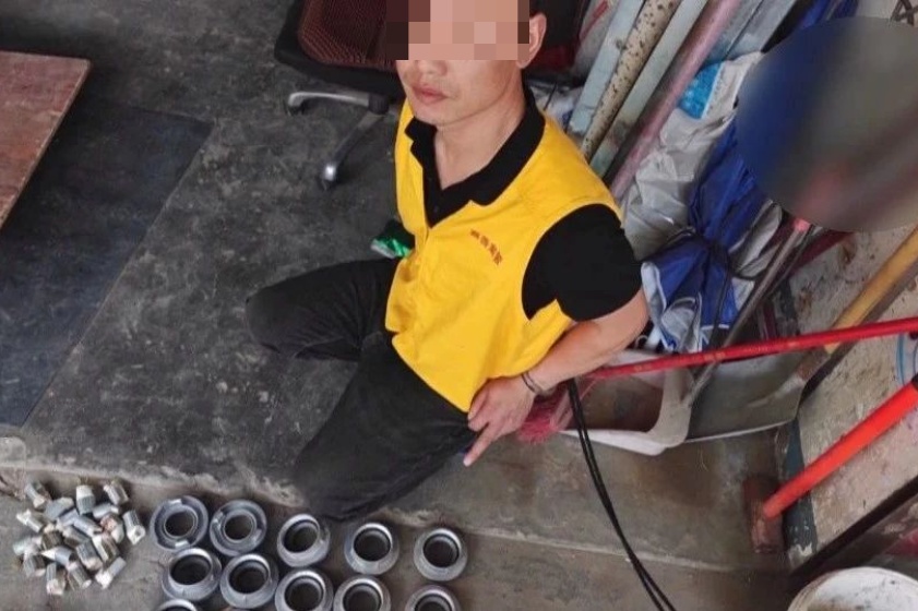 浙江一业主穿“制服”在小区狠“赚”上万元,被送进警局 浙江一业主穿“制服”在小区狠“赚”上万元,被送进警局