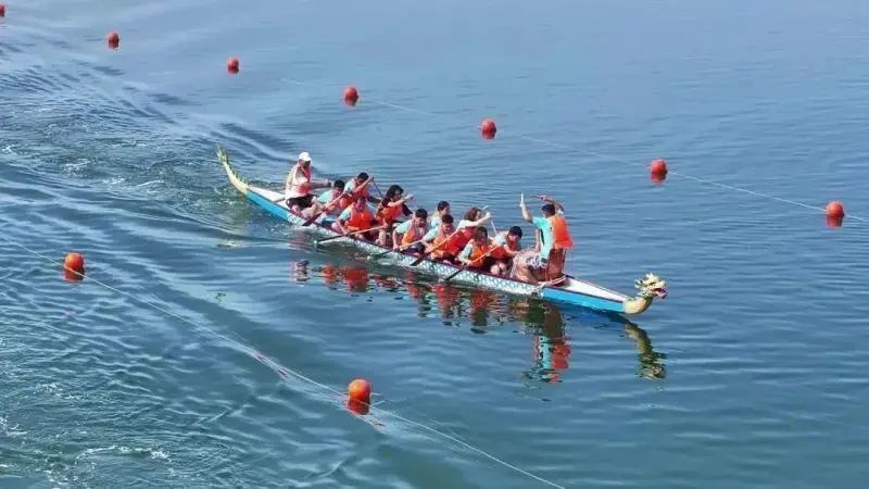 这里的旱地“龙舟”赛火了,没水怎么划? 这里的旱地“龙舟”赛火了,没水怎么划?