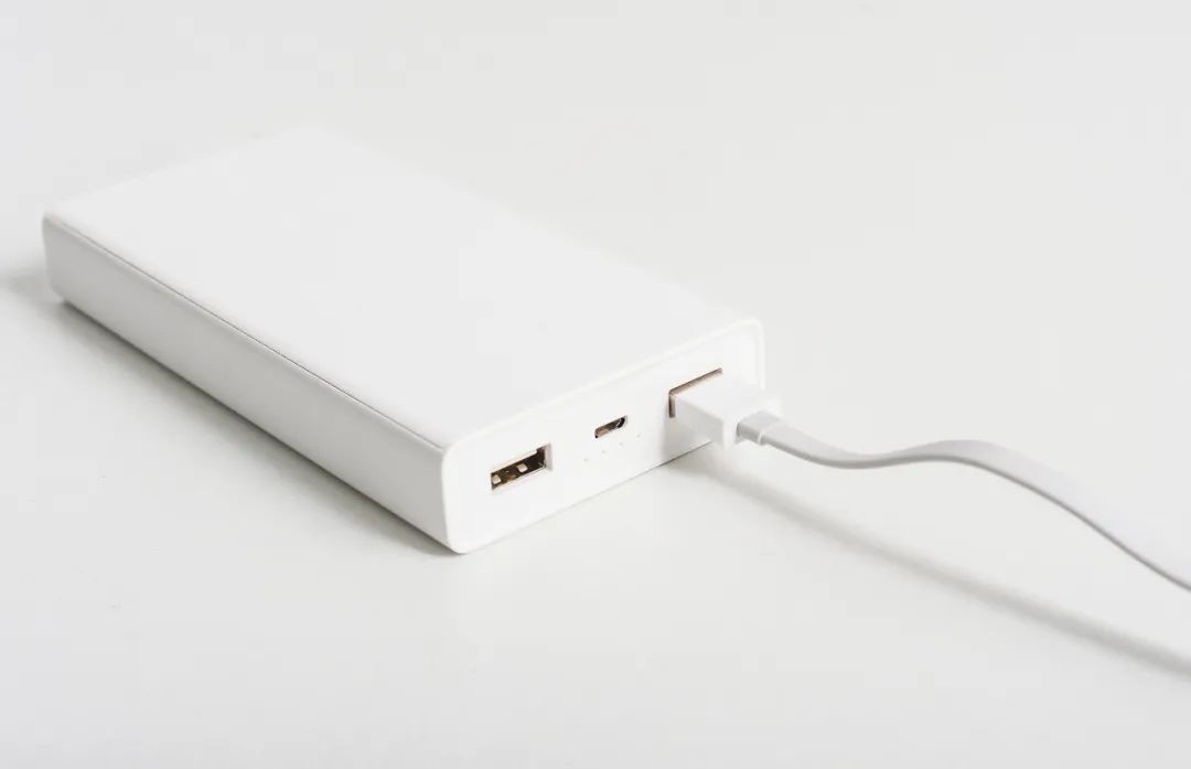 充电宝冒烟致航班返航!这些安全要点务必注意 充电宝冒烟致航班返航!这些安全要点务必注意